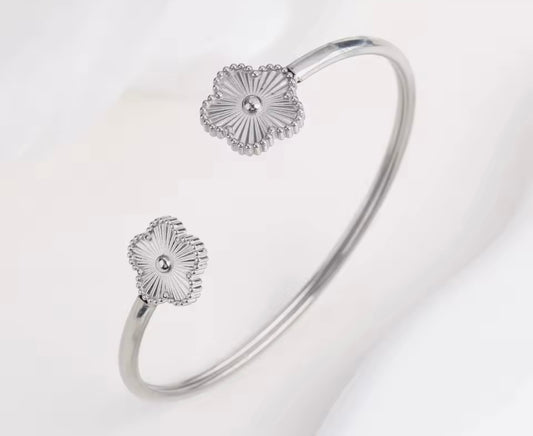 Dilly Bangle